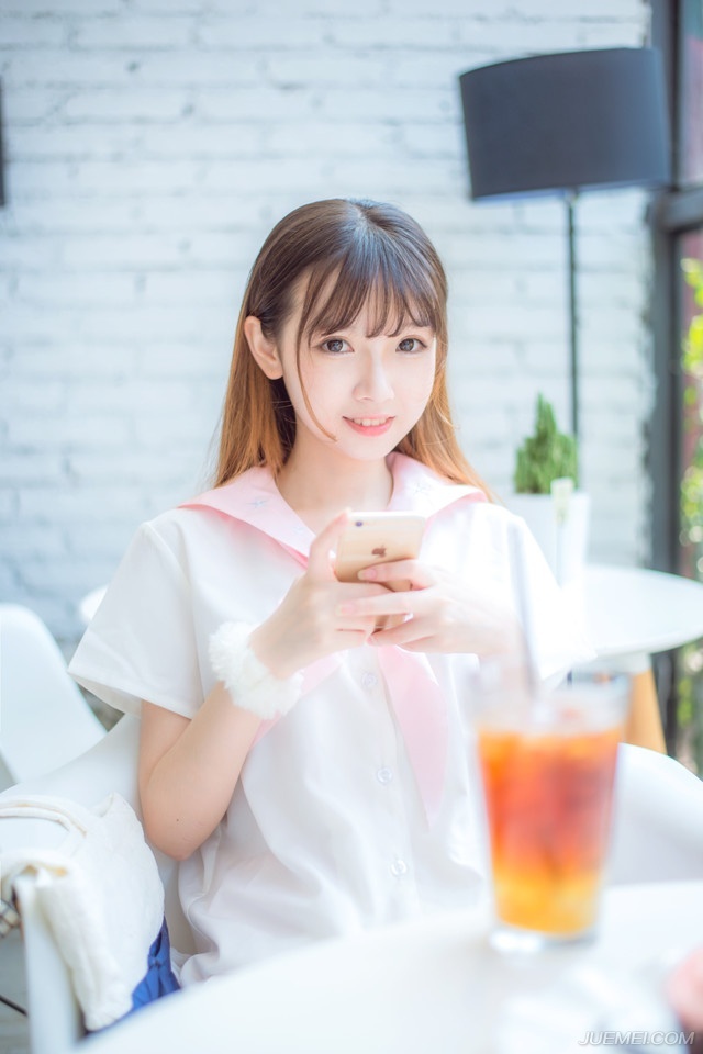 “呵呵~”诸葛亮摇了摇头，对于张飞的性格，他也挺无语的，不过此番出征巴蜀，少了张飞可不行。